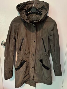 Danier Olive Green Size 2Xs Hooded Women's Raincoat Rain Coat Jacket